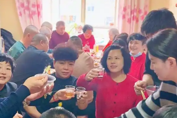 一半女婿在村里瞎晃悠 一半在家诉苦