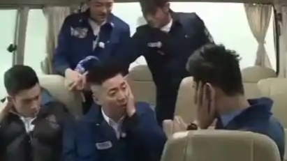  孙杨玩游戏真打了范明一耳光