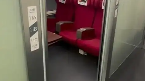 高铁特等座面对面包间被吐槽尴尬