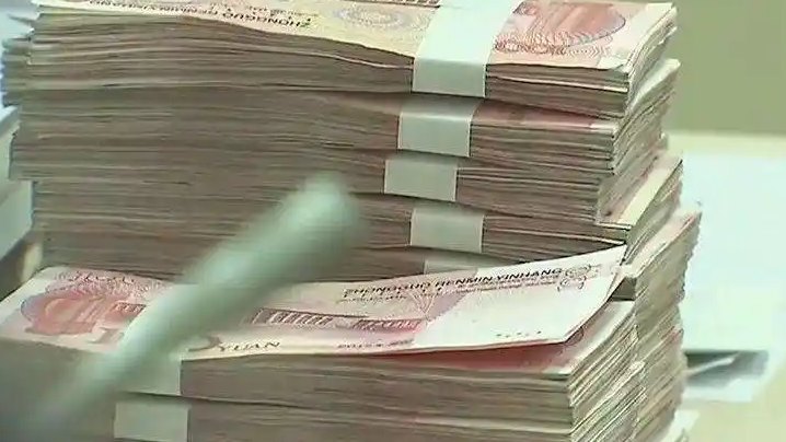 老人不知儿子离婚误将20万元赠儿媳