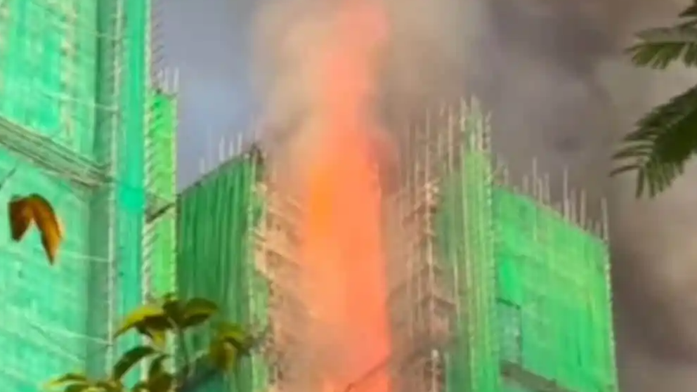 前港姐冠军：看着奶奶的房子被烧光