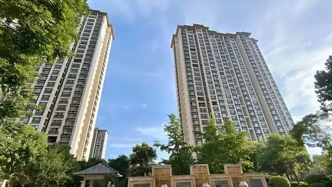  楼市复苏信号？多城核心地块溢价成交