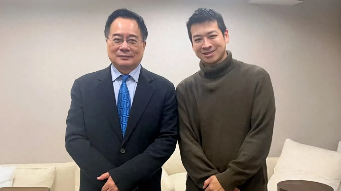  柯文哲现身台北监狱探视蔡正元