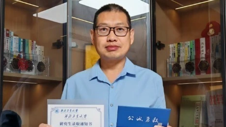  44岁爸爸被女儿激将考上985研究生