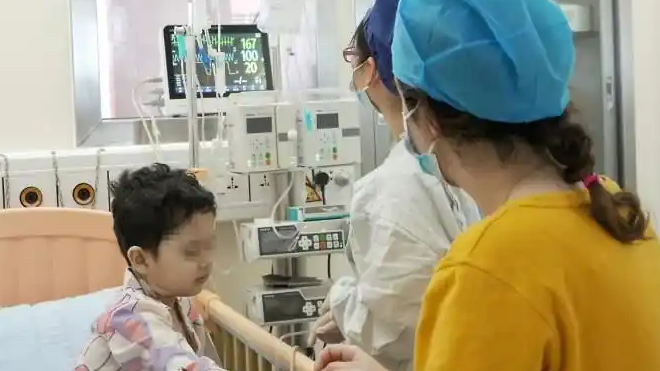  巴基斯坦科学家带女儿来上海治病