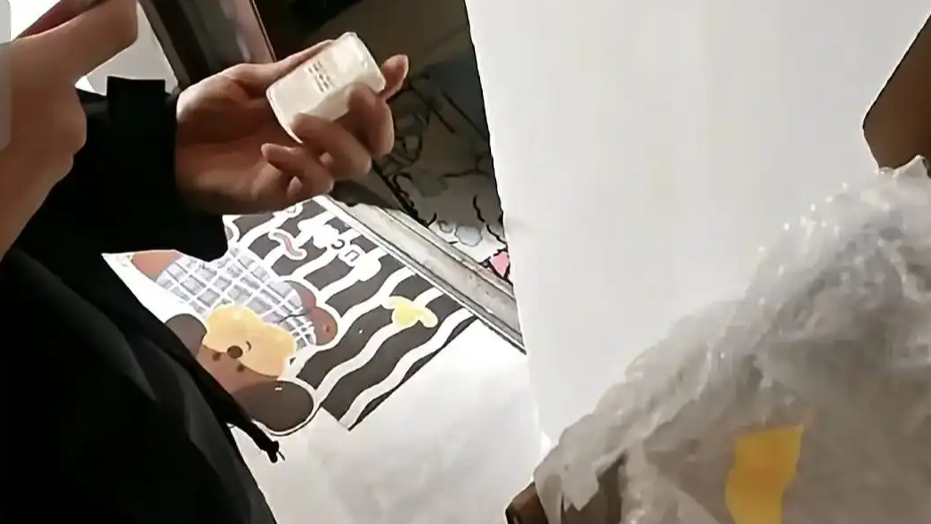 快递员失手摔坏价值2.4万元蓝宝石