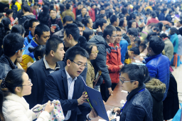   前11月全国城镇新增就业1210万人 缩略图