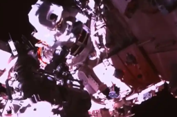   神21乘组圆满完成第3次出舱活动 缩略图