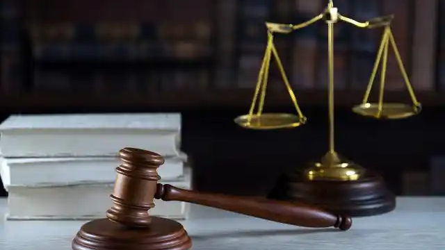  男子撞人将伤者藏厕所致死 被判10年
