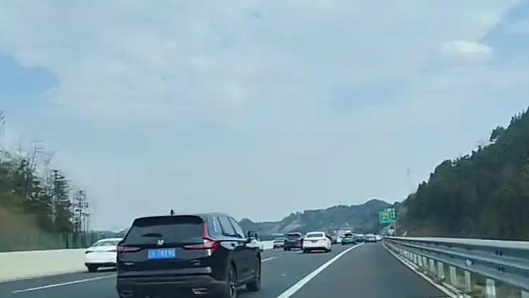  返程高峰 多地开放部分高速应急车道