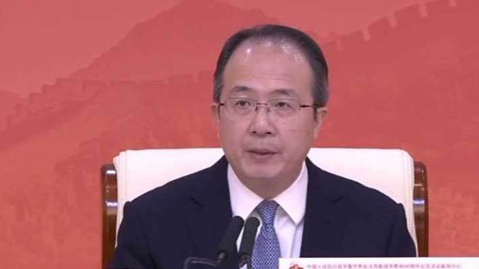 美国男子在日本当街殴打中国初中生