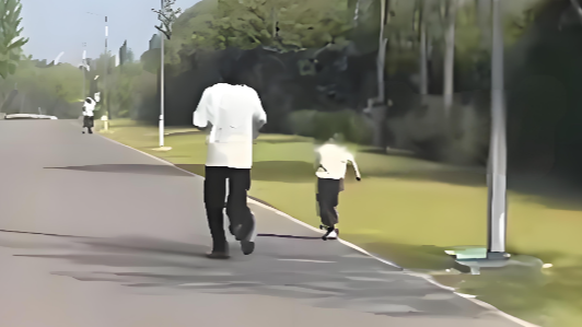  “在一句句夸奖中逐渐迷失”