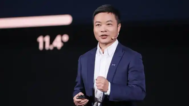  何小鹏透露其今年全国两会提案