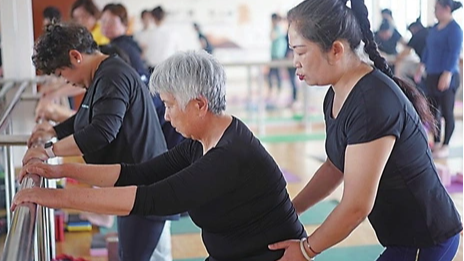 “老年私教课”火了