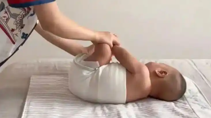 育儿嫂给孩子喂食安眠药？警方通报