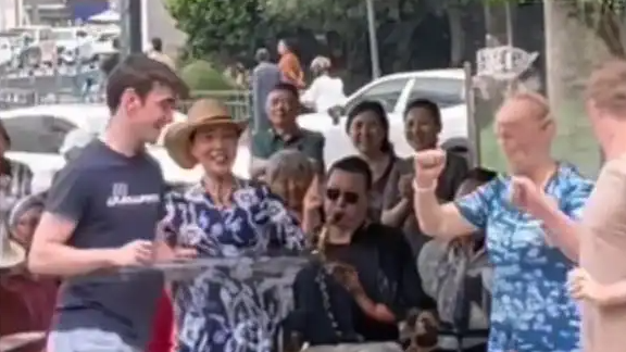 《友谊地久天长》具象化了