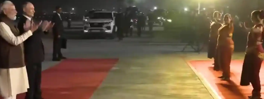 普京抵达印度 莫迪亲自到机场迎接