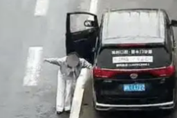   女子高速突发脑梗 踉跄下车挥手求助 缩略图