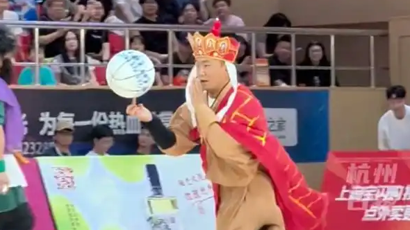 “师徒四人”亮相浙BA飞身扣篮