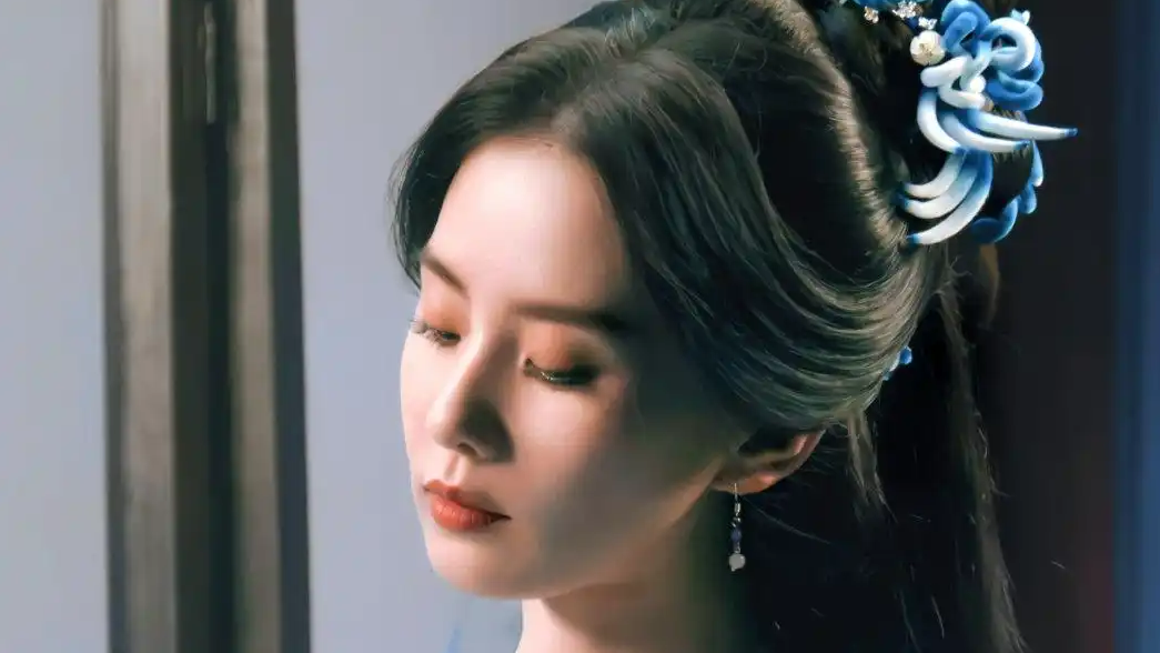 劉詩(shī)詩(shī)“先秦淑女步”火出圈