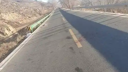  同家族近20人祭祖遇车祸致2死多伤