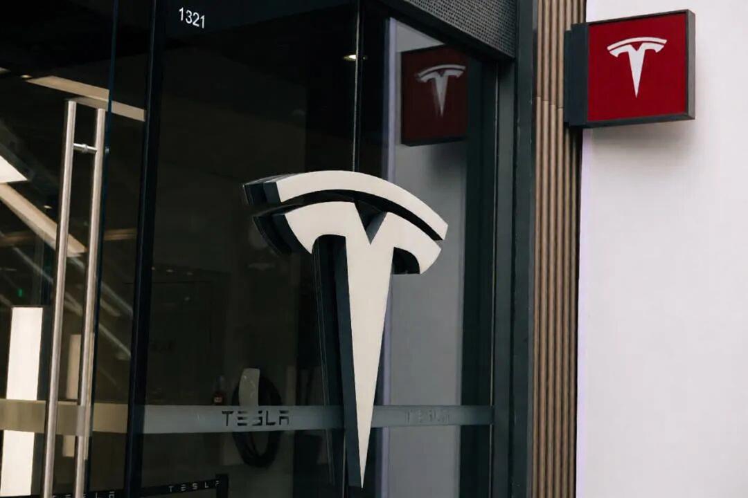 特斯拉推出更平价版Model3