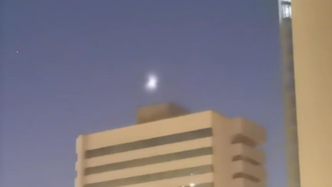  新疆多地现不明飞行物：和月亮一样亮