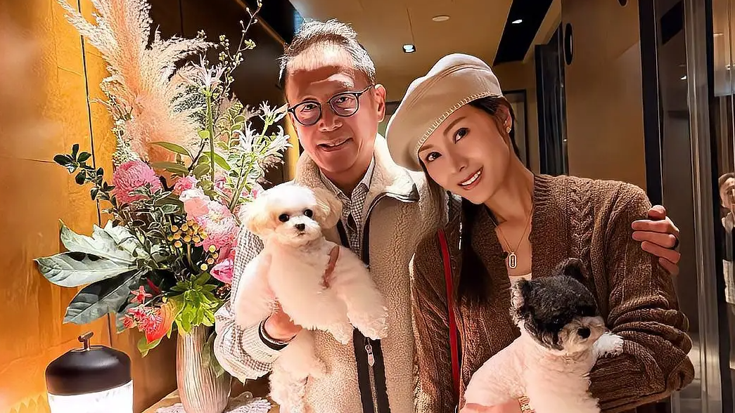 李嘉欣晒与许晋亨合照庆祝结婚17年