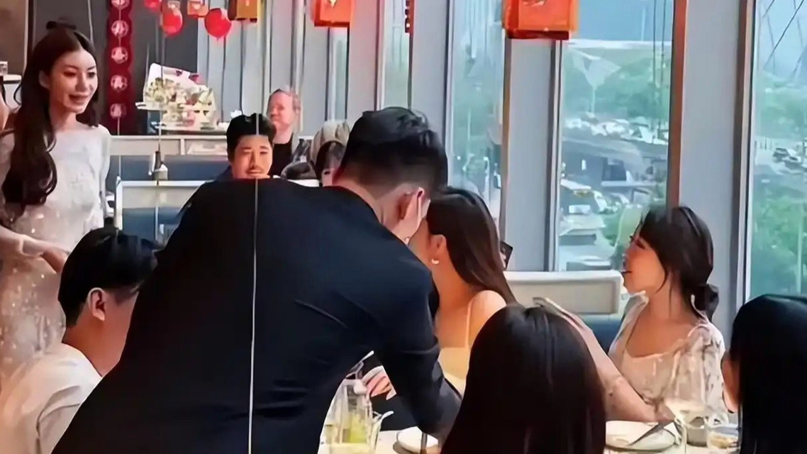  汪小菲两次结婚都刮大风