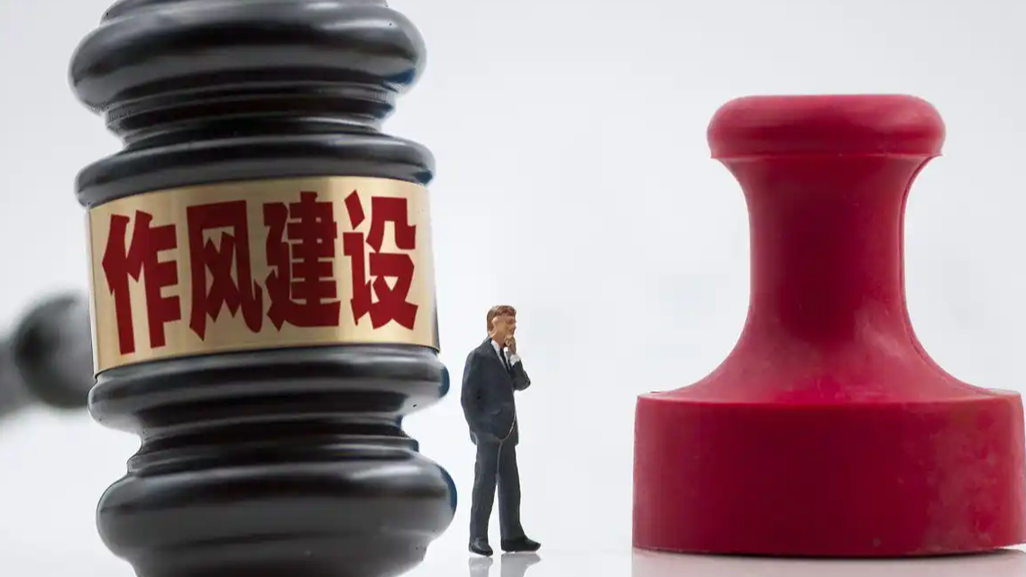  女儿实名举报交警继父私生活混乱