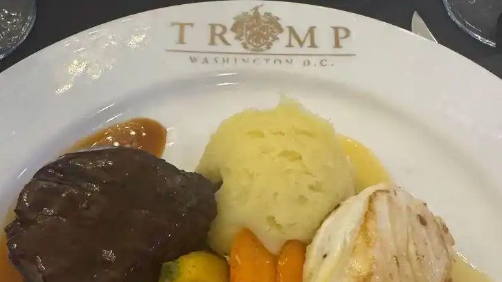  特朗普豪华晚宴遭吐槽比飞机餐还差