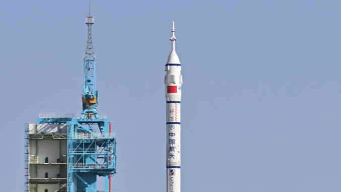 神20返回舱玻璃裂纹是个三角形