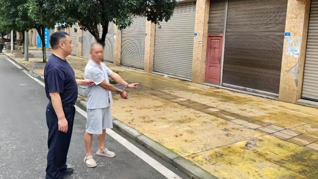 男子用冥币和一双袜子骗大爷3千现金