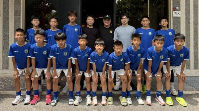  中国U12冠军奖杯留在了罗马餐厅