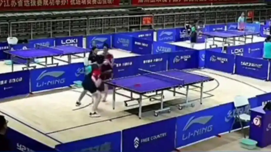 乒乓小将失利后拳击对手 官方通报
