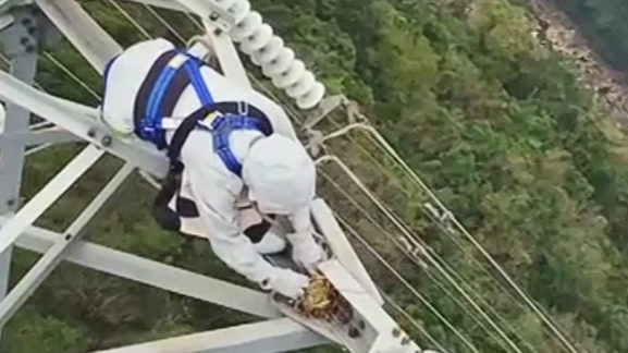 懸崖邊的上班路：電力守護者的艱辛與堅守