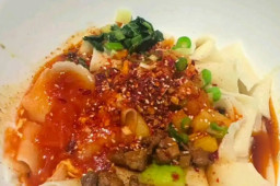   文章面馆一碗油泼面32元算贵吗 缩略图