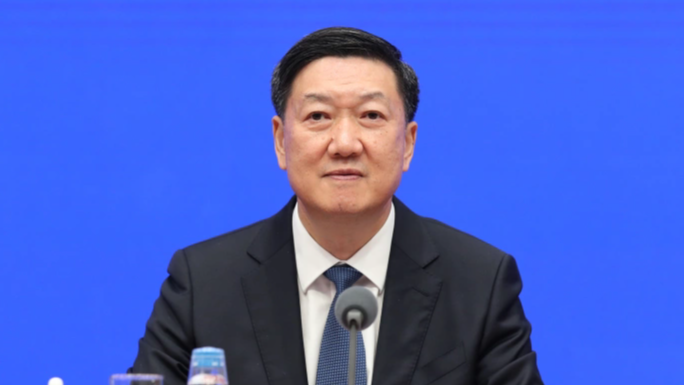 沙特游乐场“大摆锤”突然断裂