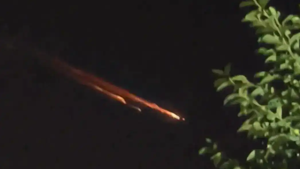  多地网友目击夜空不明飞行物