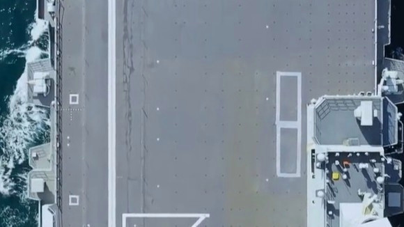 36秒无停顿 沉浸式感受四川舰有多大