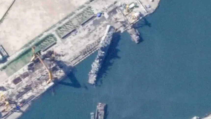 最新衛(wèi)星圖：朝鮮驅逐艦船頭并未被切
