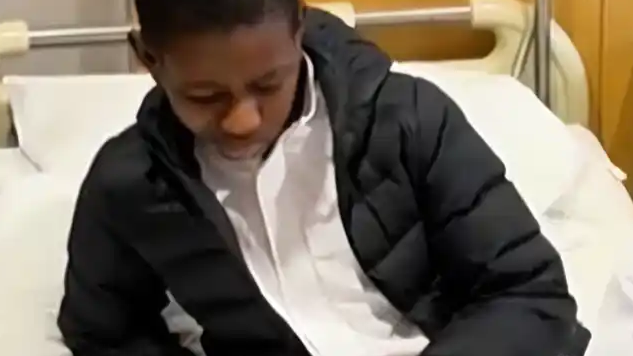  非洲男孩车祸后腿部畸形到郑州求医