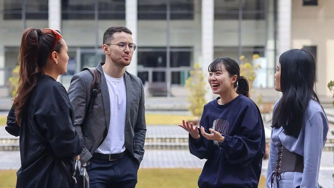  特朗普不要的中国留学生全球抢着要