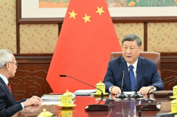   习近平听取岑浩辉述职报告 缩略图