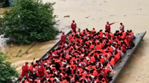 广西抗洪前线的10个感人瞬间