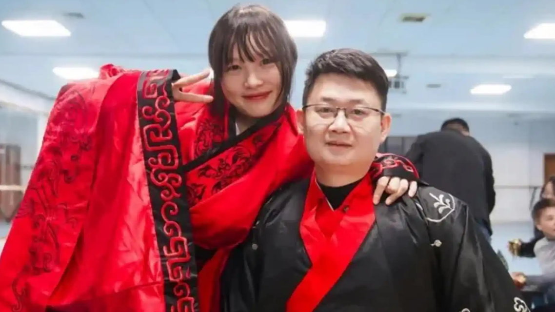 汶川地震被救女孩与施救军人结婚