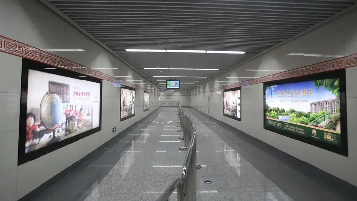 郑州地铁回应“公益黑灯商业通明”