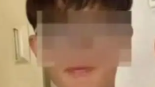  高中生踹门被刺身亡 事发地疑涉黄