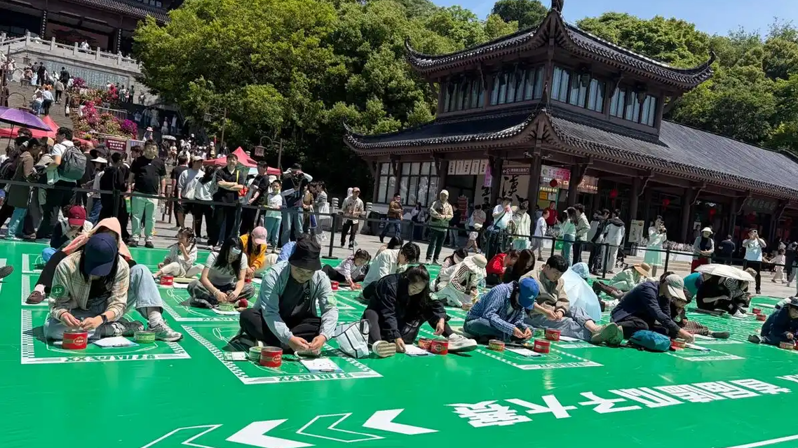  到黄鹤楼下嗑瓜子