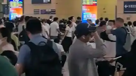 小偷8秒得手 警方车站连破手机盗窃案